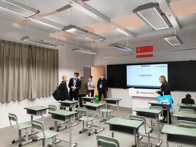 呵护“未来之光” 雪莱特紫外消毒机器人惊艳亮相教育装备展，引领教育智能化新篇章