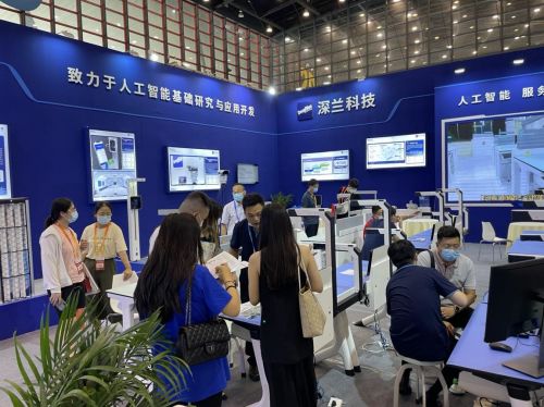 深兰科技携新品闪耀第四届河南教育装备博览会，引领教育智能化新浪潮